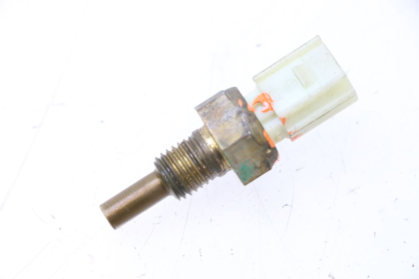 photo de SONDA DE TEMPERATURA DE ÁGUA HONDA PCX (JF57/JF64) 125 (2014 - 2018) - Zoom do estado de desgaste