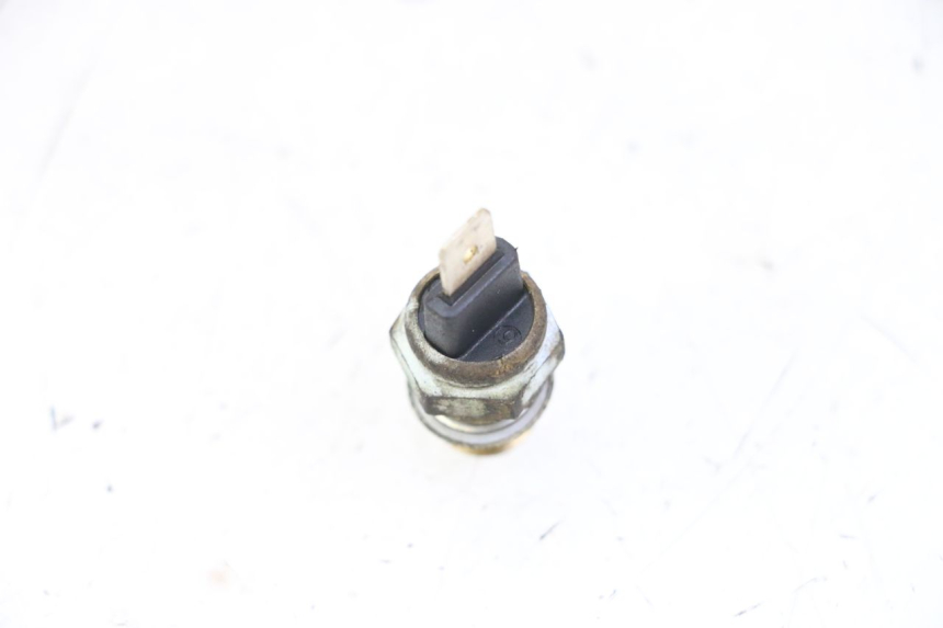 photo de SONDA DE TEMPERATURA DE ÁGUA PIAGGIO VESPA GRANTURISMO 200 (2004 - 2005) - Zoom do estado de desgaste