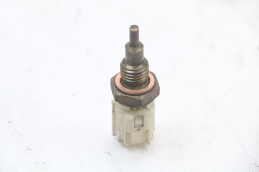 photo de SONDA DE TEMPERATURA DE ÁGUA SUZUKI GSR 750 (2011 - 2017) - Outro ângulo de visão