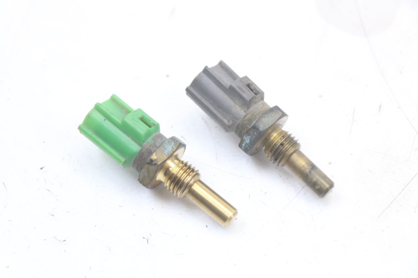 photo de SONDA DE TEMPERATURA DE ÁGUA YAMAHA TDM ABS 900 (2002 - 2014) - Detalhe da peça