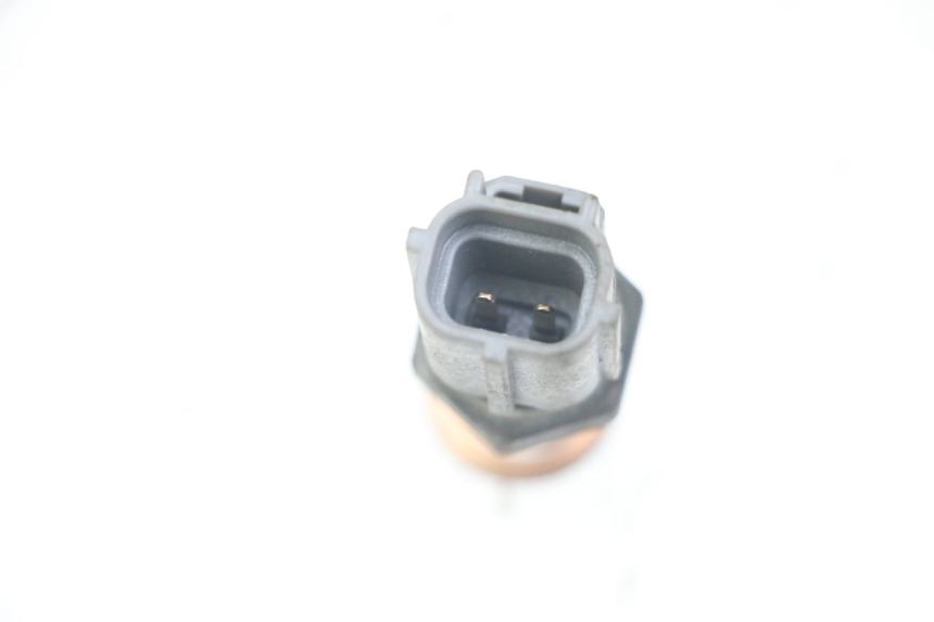 photo de SONDA DE TEMPERATURA DE ÁGUA YAMAHA TDM ABS 900 (2002 - 2014) - Zoom do estado de desgaste