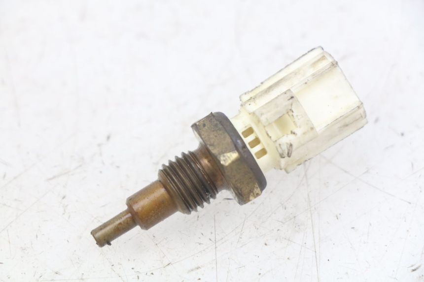 photo de SONDA DE TEMPERATURA DE ÁGUA YAMAHA XMAX X-MAX 125 (2006 - 2009) - Zoom do estado de desgaste