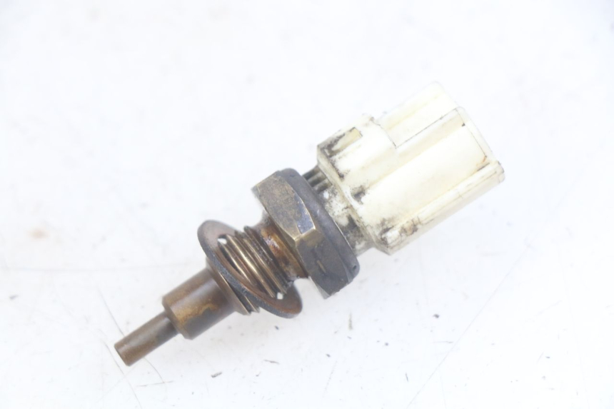 photo de SONDA DE TEMPERATURA DE ÁGUA YAMAHA XMAX X-MAX 125 (2006 - 2009) - Zoom do estado de desgaste