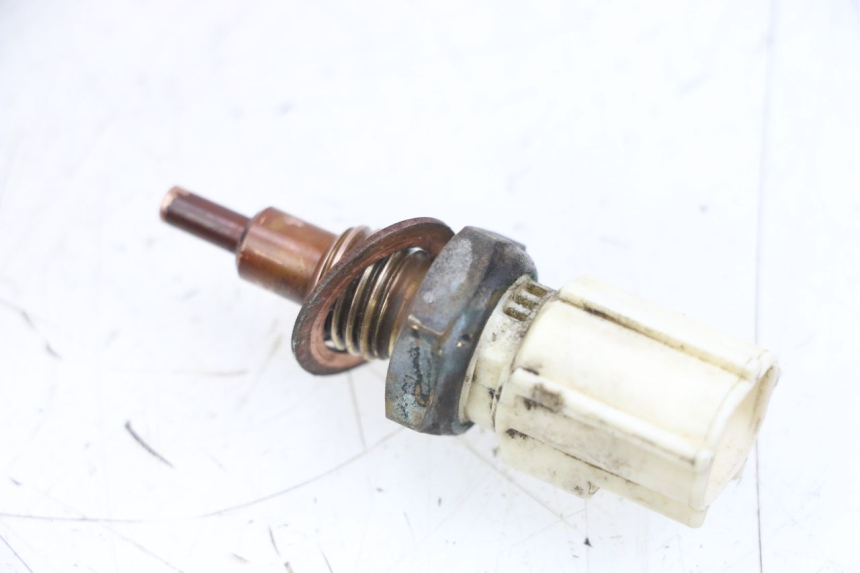 photo de SONDA DE TEMPERATURA DE ÁGUA YAMAHA X-MAX XMAX 250 (2006 - 2009) - Zoom do estado de desgaste