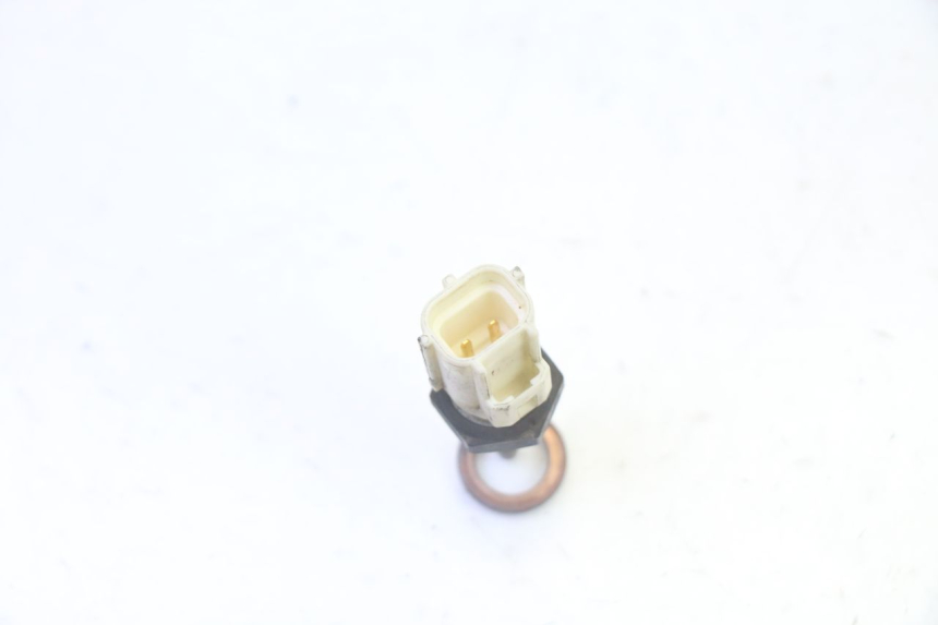 photo de SONDA DE TEMPERATURA DE ÁGUA YAMAHA X-MAX XMAX 125 (2010 - 2013) - Zoom do estado de desgaste