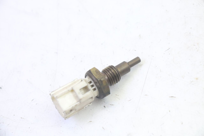 photo de SONDA DE TEMPERATURA DE ÁGUA YAMAHA X-MAX XMAX 125 (2010 - 2013) - Zoom do estado de desgaste