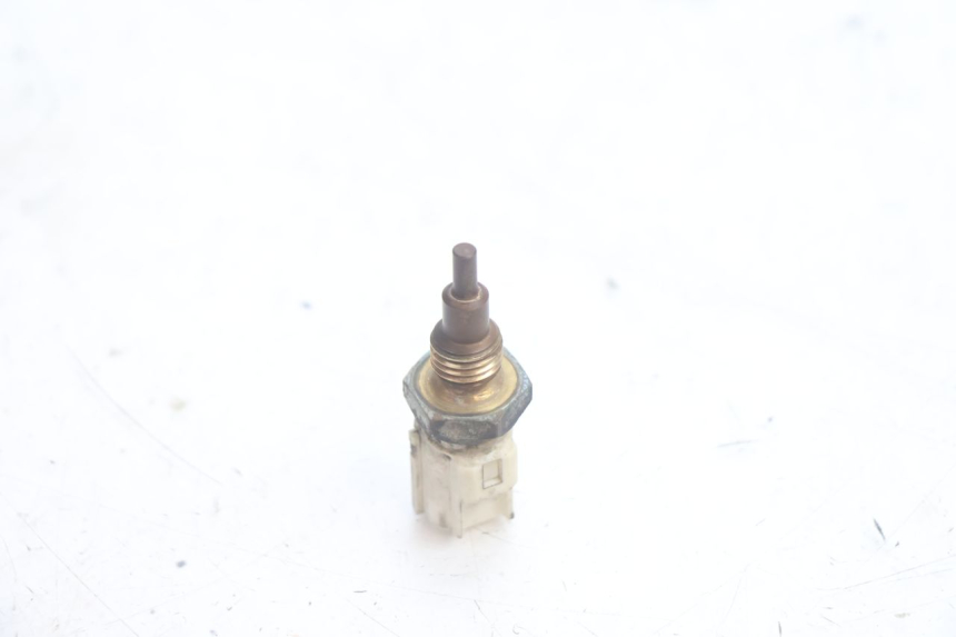 photo de SONDA DE TEMPERATURA DE ÁGUA YAMAHA XMAX X-MAX 125 (2006 - 2009) - Zoom do estado de desgaste