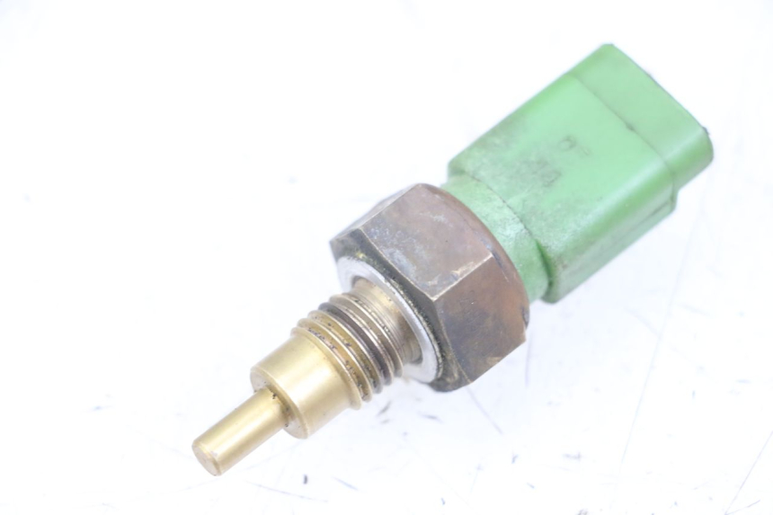 photo de SONDA DE TEMPERATURA DE ÁGUA PIAGGIO X10 125 (2012 - 2017) - Zoom do estado de desgaste