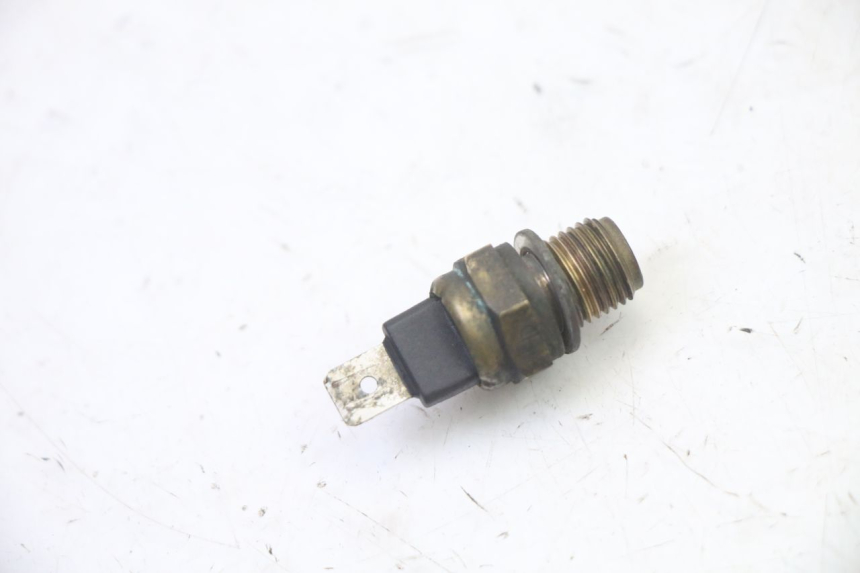 photo de SONDA DE TEMPERATURA DE ÁGUA PIAGGIO X9 EVOLUTION 125 (2003 - 2007) - Zoom do estado de desgaste