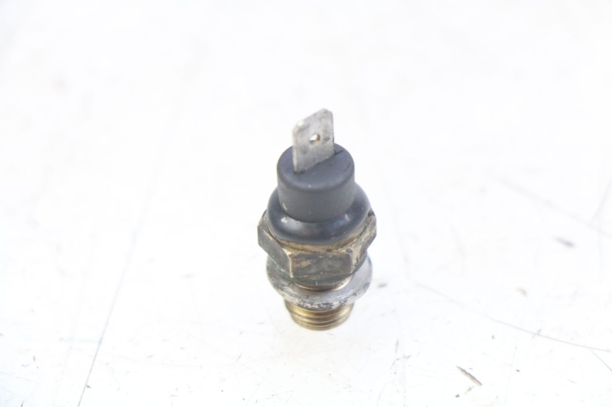 photo de SONDA DE TEMPERATURA DE ÁGUA PIAGGIO XEVO - X EVO 125 (2007 - 2017) - Zoom do estado de desgaste