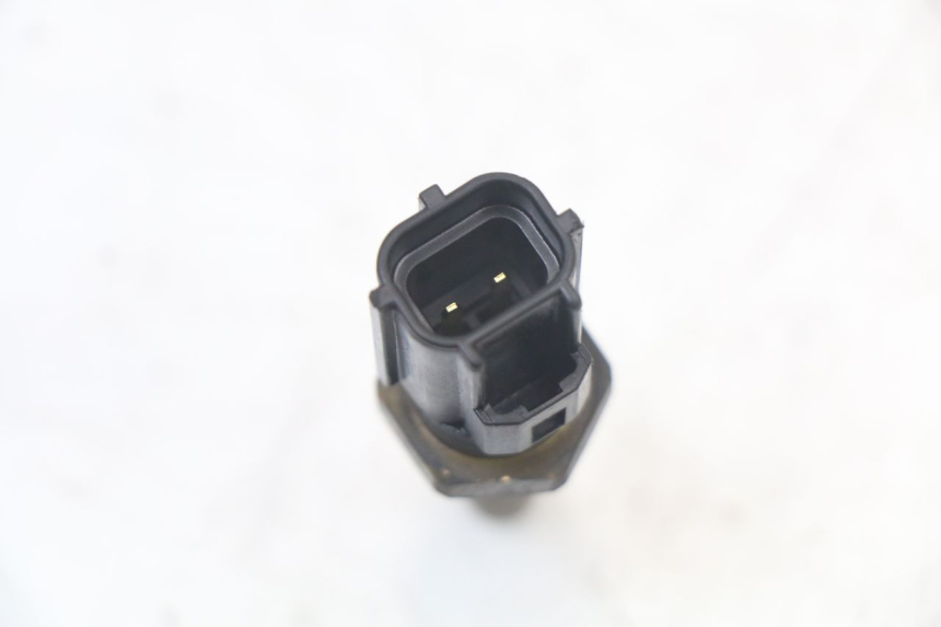 photo de SONDA DE TEMPERATURA DE ÁGUA YAMAHA FZ1 FAZER 1000 (2007 - 2009) - Zoom do estado de desgaste
