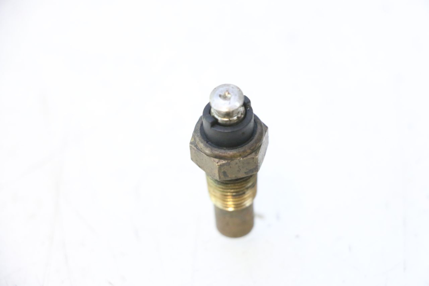 photo de SONDA DE TEMPERATURA DE ÁGUA YAMAHA YP MAJESTY 125 (1998 - 2001) - Zoom do estado de desgaste