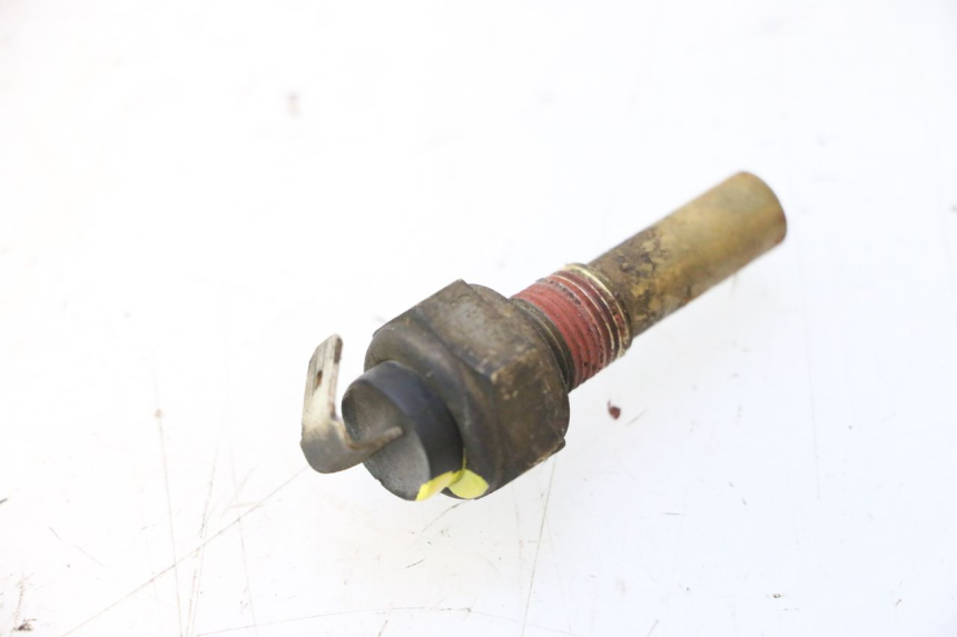 photo de SONDA DE TEMPERATURA DE ÁGUA YAMAHA YP MAJESTY 125 (2007 - 2010) - Zoom do estado de desgaste