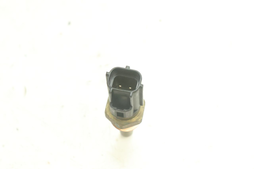 photo de SONDA DE TEMPERATURA DA ÁGUA YAMAHA YZF R6 600 (2008 - 2009) - Zoom do estado de desgaste