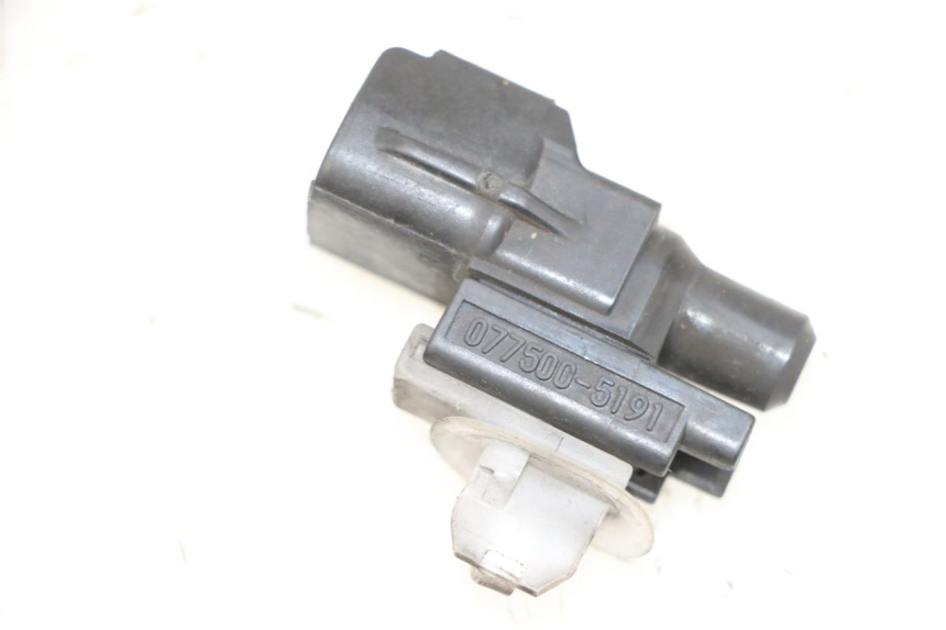 photo de SONDA DE TEMPERATURA EXTERNA SUZUKI BURGMAN 650 (2013 - 2020) - Zoom do estado de desgaste
