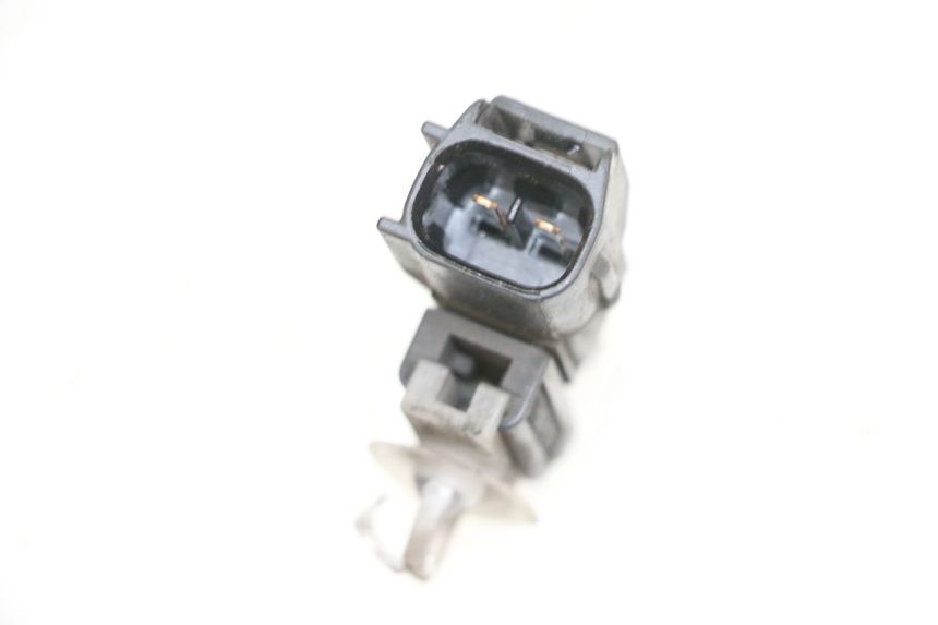 photo de SONDA DE TEMPERATURA EXTERNA SUZUKI BURGMAN 650 (2013 - 2020) - Outro ângulo de visão