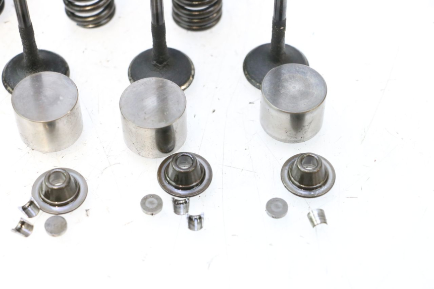 photo de VÁLVULA YAMAHA YZF R GENESIS 750 (1993 - 1998) - Vista de perfil