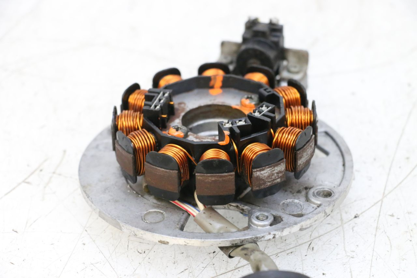 photo de ESTATOR MBK BOOSTER SPIRIT NAKED 50 (2004 - 2017) - Pontos de fixação