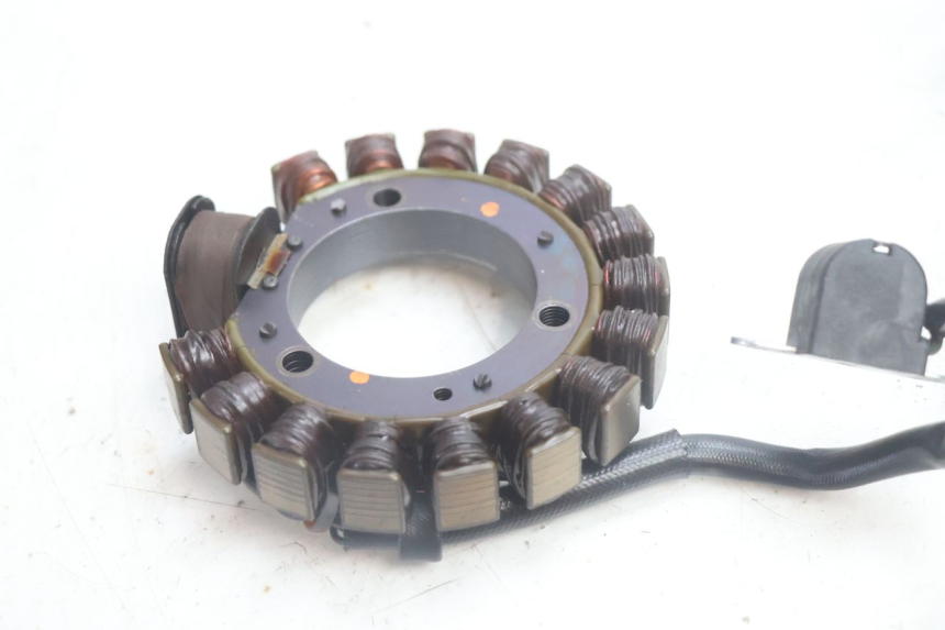photo de ESTATOR SUZUKI DR S 600 (1985 - 1989) - Pontos de fixação