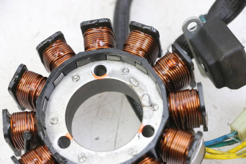 photo de ESTATOR HYOSUNG GTR 125 (2006 - 2008) - Detalhe da peça