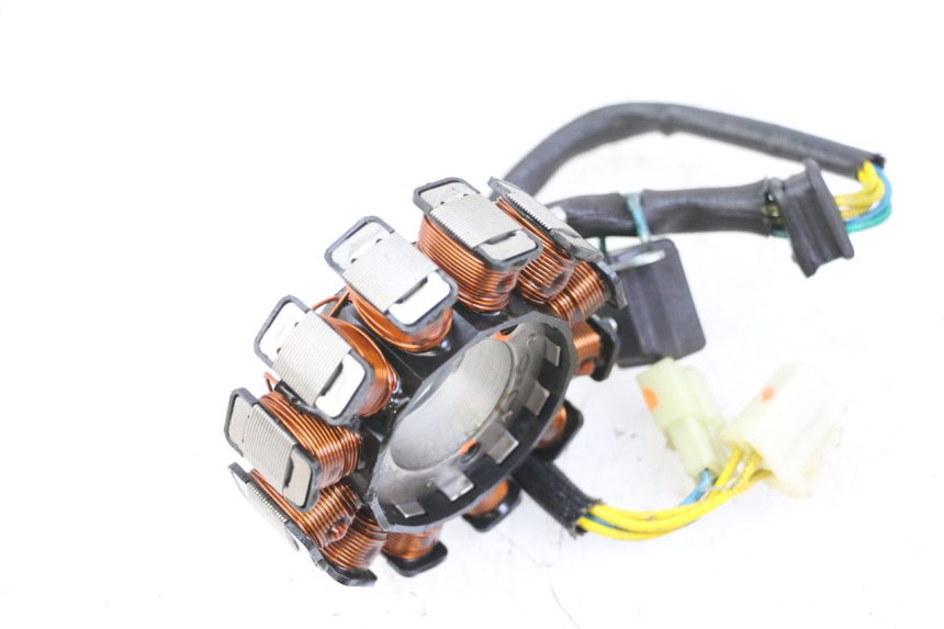 photo de ESTATOR HYOSUNG GTR 125 (2006 - 2008) - Pontos de fixação