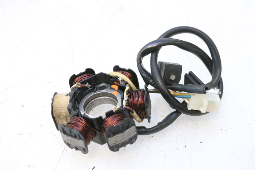 photo de ESTATOR PEUGEOT LUDIX 50 (2008 - 2017) - Detalhe da peça