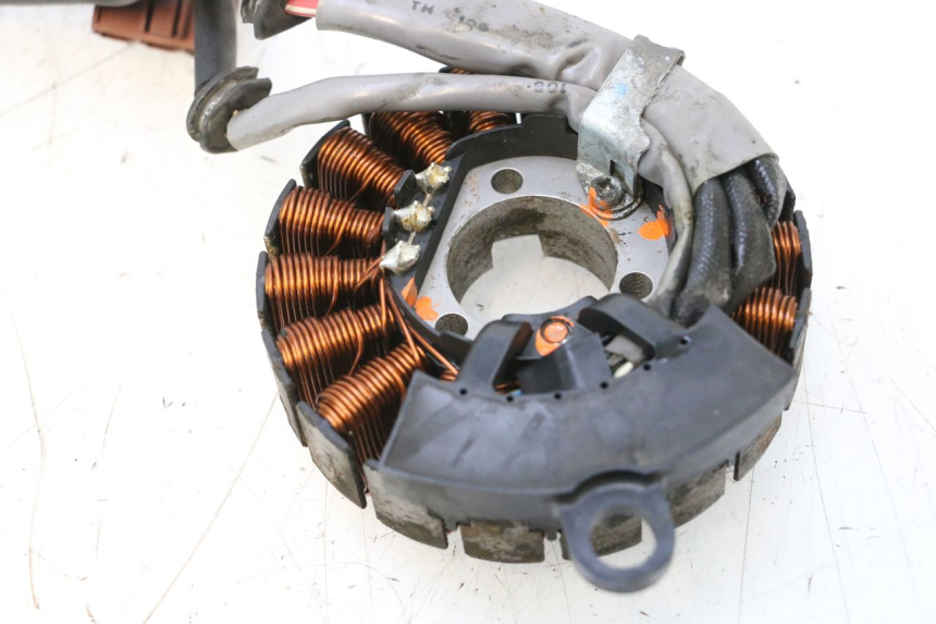 photo de ESTATOR HONDA PCX (JF57/JF64) 125 (2014 - 2018) - Vista geral