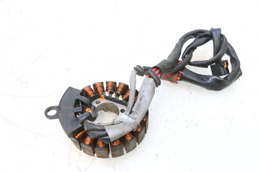 photo de ESTATOR HONDA PCX (JF57/JF64) 125 (2014 - 2018) - Pontos de fixação