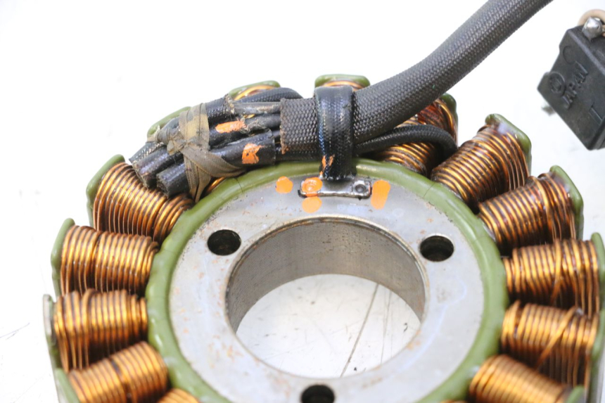 photo de ESTATOR SUZUKI SV S 650 (2003 - 2009) - Pontos de fixação