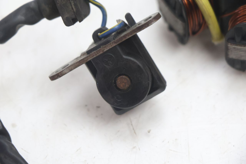 photo de ESTATOR PEUGEOT VIVACITY 50 (1998 - 2003) - Pontos de fixação