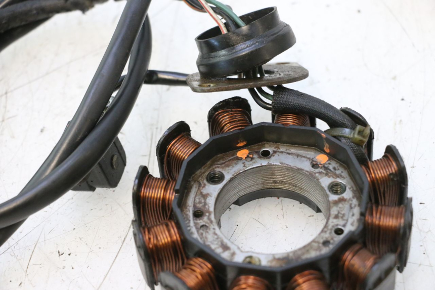 photo de ESTATOR YAMAHA WAVE RUNNER GP R 1200 (2000 - 2003) - Ampliação técnica