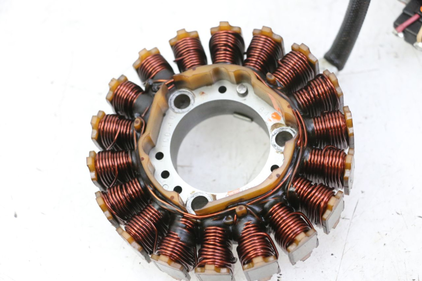 photo de ESTATOR YAMAHA X-MAX XMAX 250 (2006 - 2009) - Pontos de fixação