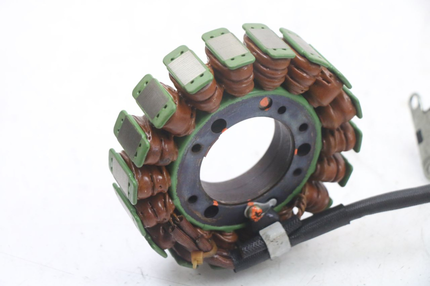 photo de ESTATOR YAMAHA FZS FAZER 600 (2001 - 2003) - Pontos de fixação