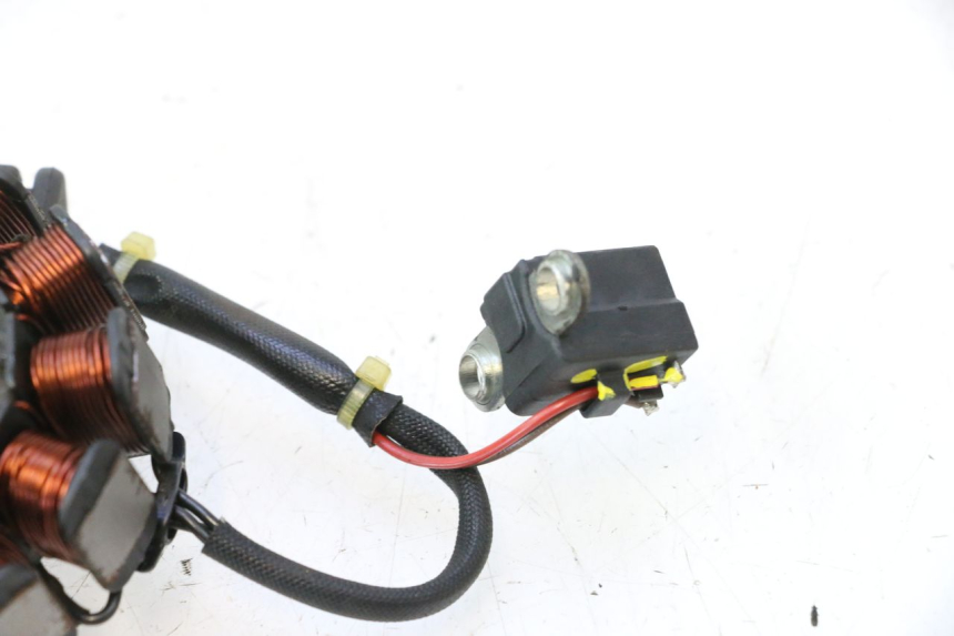 photo de ESTATOR PIAGGIO ZIP IGET 4T 50 (2021 - 2023) - Pontos de fixação