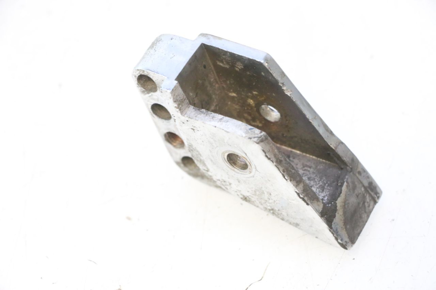 photo de SUPORTE DO AMORTECEDOR PEUGEOT TREKKER 50 (1995 - 2004) - Outro ângulo de visão