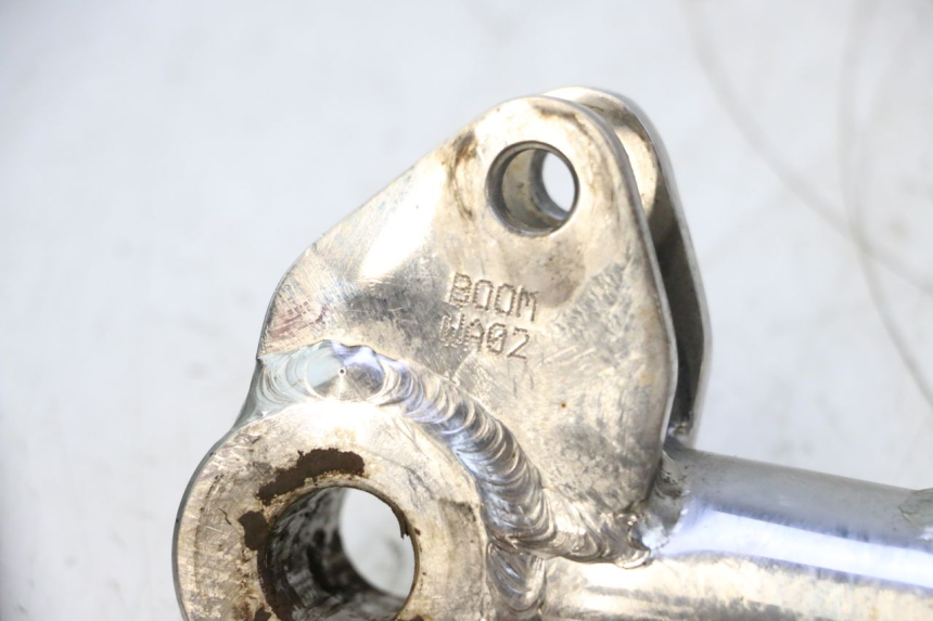 photo de SUPORTE DO AMORTECEDOR BOOM TRIKE FUN 500 (2004 - 2010) - Detalhe da peça
