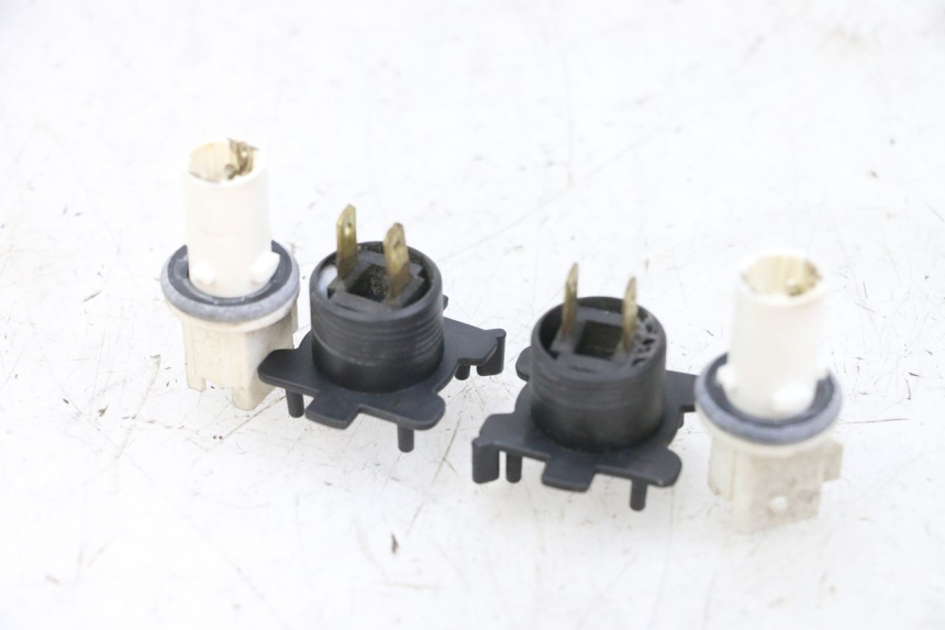 photo de SUPORTE DE LÂMPADA SUZUKI BURGMAN 125 (2007 - 2014) - Detalhe da peça
