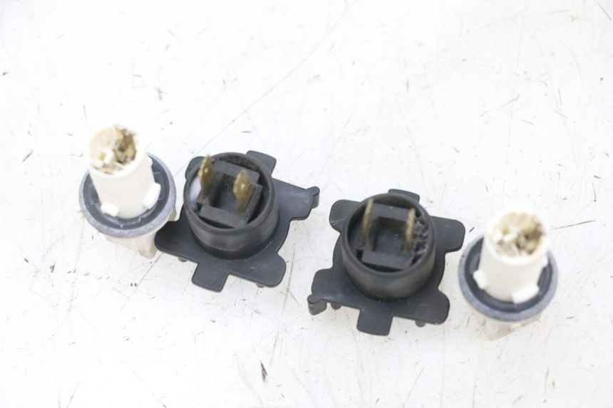 photo de SUPORTE DE LÂMPADA SUZUKI BURGMAN 125 (2007 - 2014) - Zoom do estado de desgaste
