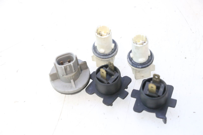 photo de SUPORTE DE LÂMPADA SUZUKI BURGMAN 125 (2007 - 2014) - Detalhe da peça