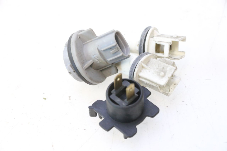 photo de SUPORTE DE LÂMPADA SUZUKI BURGMAN 125 (2007 - 2014) - Zoom do estado de desgaste