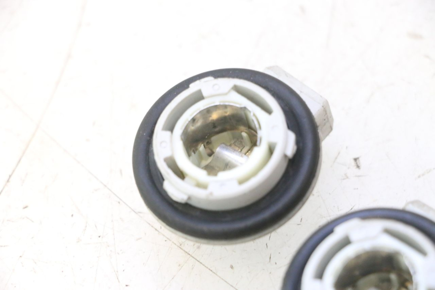 photo de SUPORTE DE LÂMPADA GILERA GP 800 (2007 - 2013) - Detalhe da peça