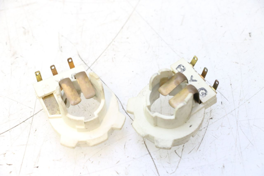 photo de SUPORTE DE LÂMPADA YAMAHA YP MAJESTY 125 (2002 - 2006) - Detalhe da peça