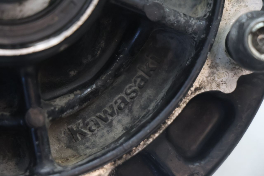 photo de SUPORTE DE COROA KAWASAKI GPX F ZX750F 750 (1986 - 1990) - Outro ângulo de visão