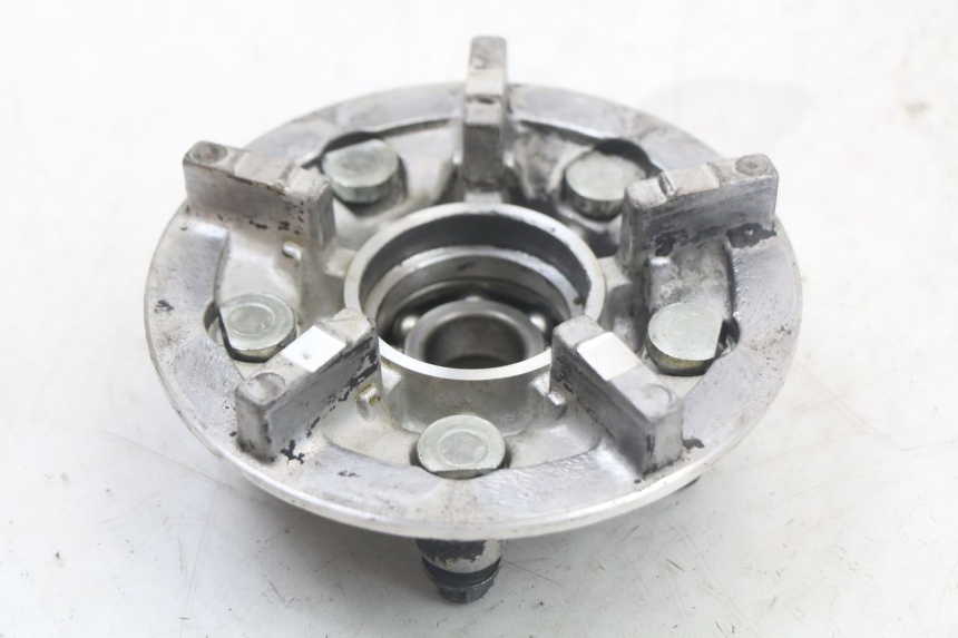 photo de SUPORTE DE COROA SUZUKI GS F 500 (2004 - 2007) - Detalhe da peça