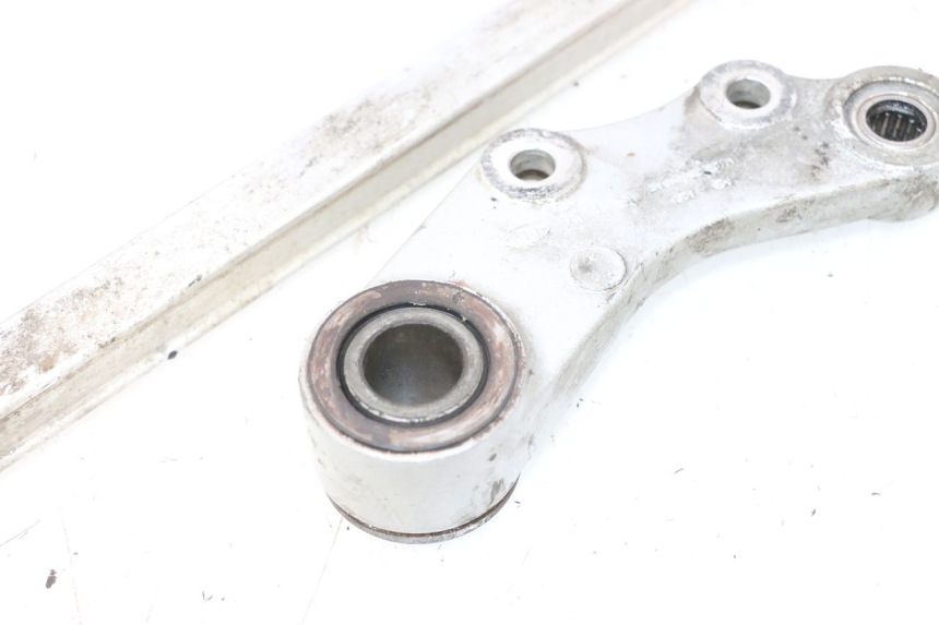 photo de SUPORTE DE PINÇA DE FREIO TRASEIRO KAWASAKI GPX F ZX750F 750 (1986 - 1990) - Detalhe da peça