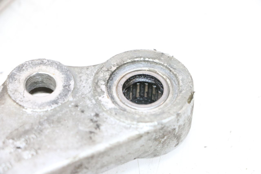 photo de SUPORTE DE PINÇA DE FREIO TRASEIRO KAWASAKI GPX F ZX750F 750 (1986 - 1990) - Zoom do estado de desgaste