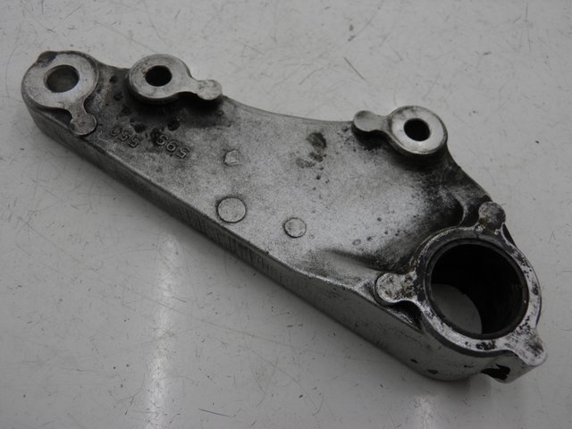photo de SUPORTE DE PINÇA DE FREIO TRASEIRO KAWASAKI ZEPHYR 550 (1991 - 1998) - Detalhe da peça