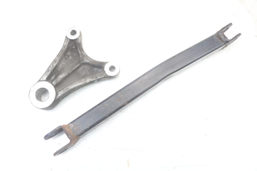photo de SUPORTE DE PINÇA DE FREIO TRASEIRO SUZUKI GS F 500 (2004 - 2007) - Vista principal