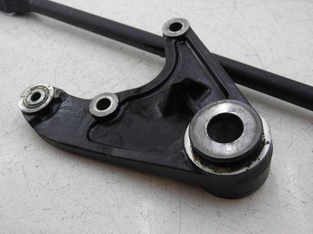 photo de SUPORTE DE PINÇA DE FREIO TRASEIRO TRIUMPH TROPHY 1200 (1996 - 2003) - Detalhe da peça
