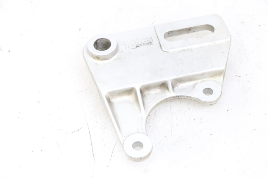 photo de SUPORTE DE PINÇA DE FREIO TRASEIRO YAMAHA TZR 50 (2008 - 2016) - Detalhe da peça